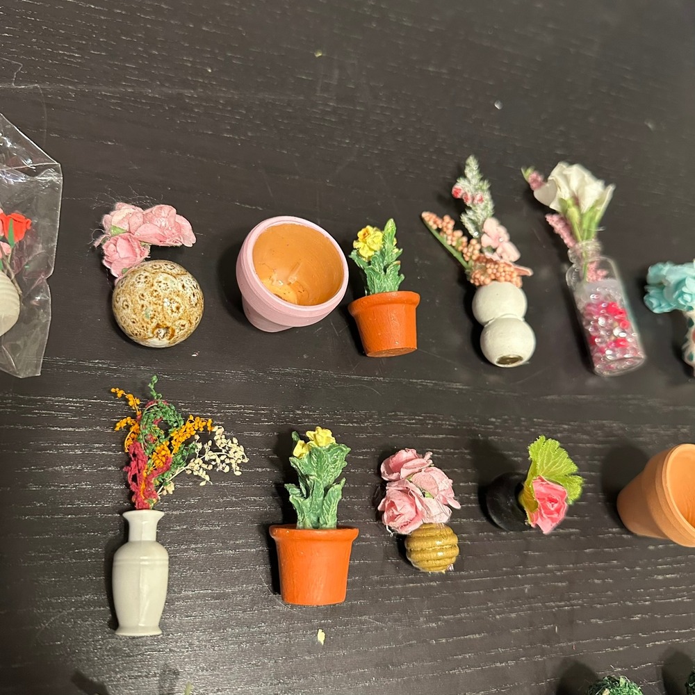Vintage Miniature Dollhouse Flowers Plants Lot Potted Floral Vases 50 Pieces - Picture 7 of 10